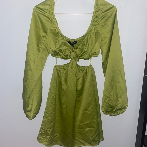 Satin dress w/ cutout _ DYNAMITE - Picture 1 of 3